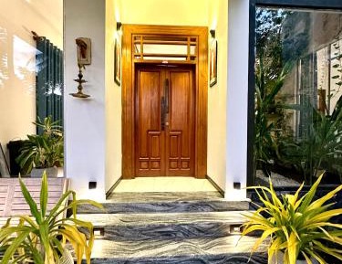 Villa with Garden View