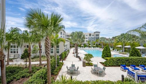 One-Bedroom Apartment with Balcony