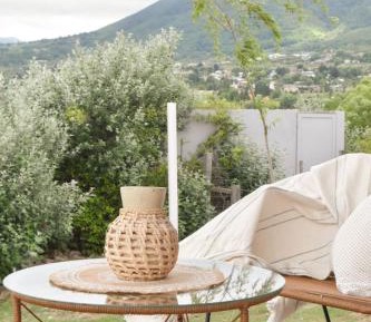 Apartment with Mountain View