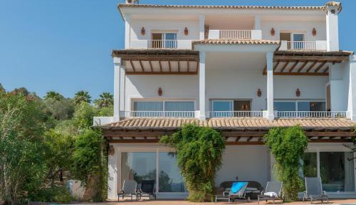 Villa with Garden View