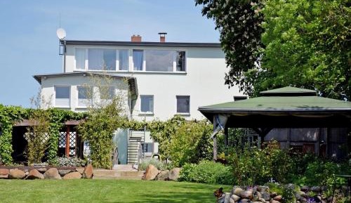 Superior One-Bedroom Apartment