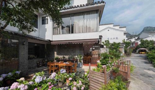 Villa with Garden View