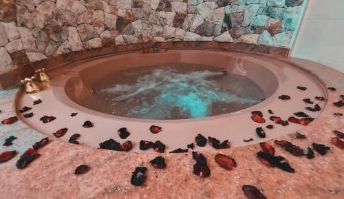 Studio with Spa Bath