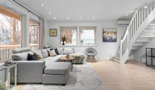 Four-Bedroom Apartment with Balcony 