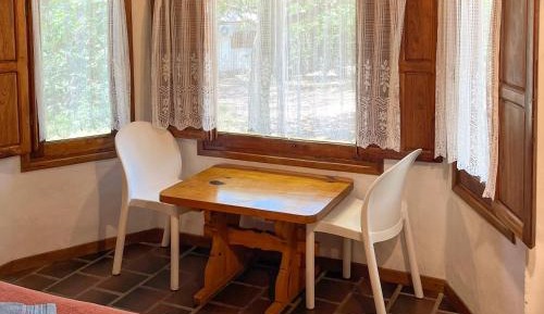 Bungalow (2 to 4 Adults)