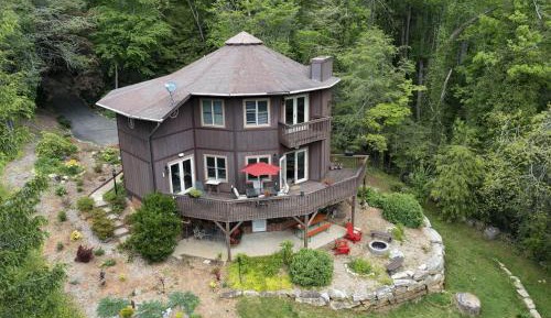 Three-Bedroom Holiday Home 