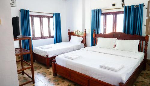 Basic Triple Room with Shared Bathroom
