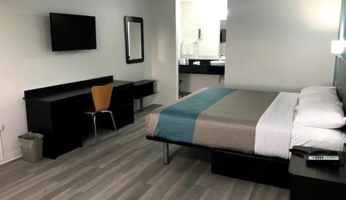 Deluxe Queen Room with Two Queen Beds - Non-Smoking