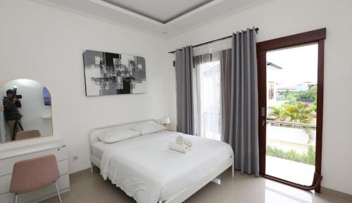 Deluxe Room (2 Adults + 1 Child)