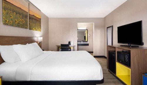 1 King Bed, Accessible Room, Non-Smoking