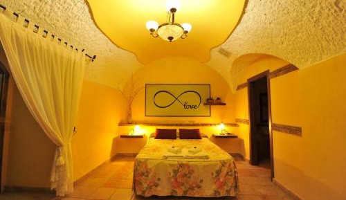 Cave Suite with Hot Tub