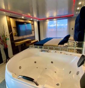 Queen Room with Spa Bath