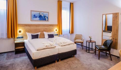 Deluxe Twin Room with Work Desk