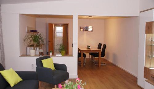 One-Bedroom Apartment with Shower