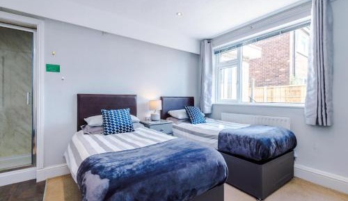 Twin Room with Shared Bathroom