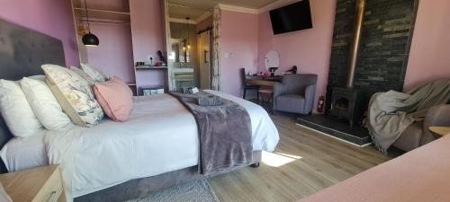 Queen Room with Garden View