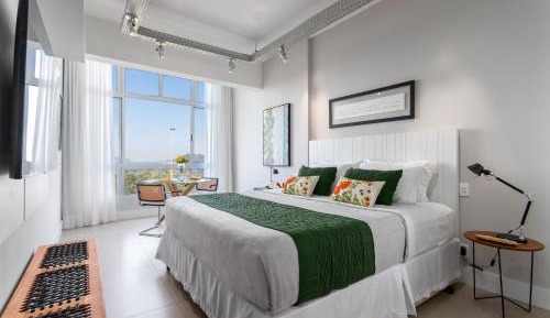 Deluxe One-Bedroom Apartment with Ocean View