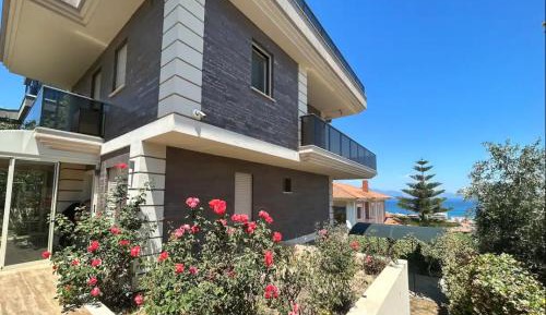 Three-Bedroom Holiday Home 