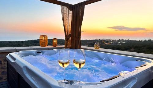 Deluxe Suite with Jacuzzi and Sea View 