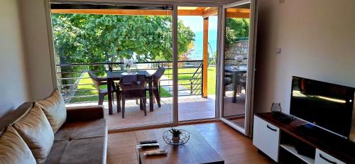 Apartment with Lake View