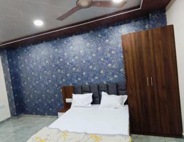 Deluxe Double Room (2 Adults + 1 Child)
