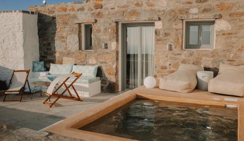 Deluxe Suite with Spa Bath