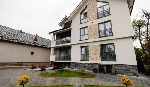 Two-Bedroom Apartment with Mountain View