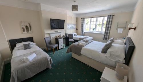 Quadruple Room with Shared Bathroom