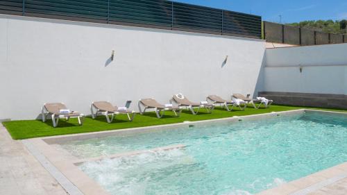 Eleven-Bedroom House