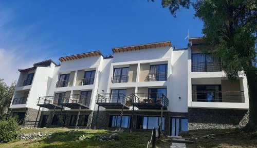 Apartment with Lake View