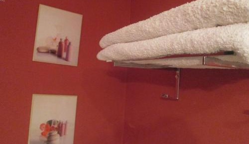 Cottage with Twin Bed