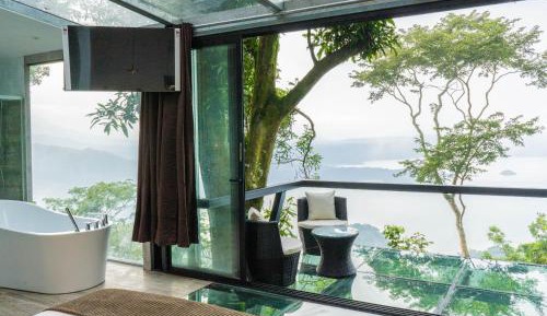 Suite with Lake View