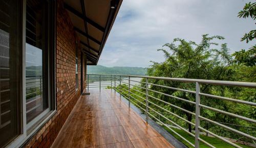 Apartment with Lake View