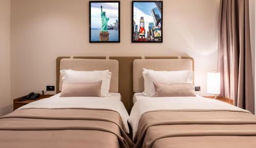 Deluxe Double or Twin Room with City View