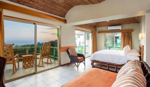 Honeymoon Room with Balcony, Jacuzzi and Sea View