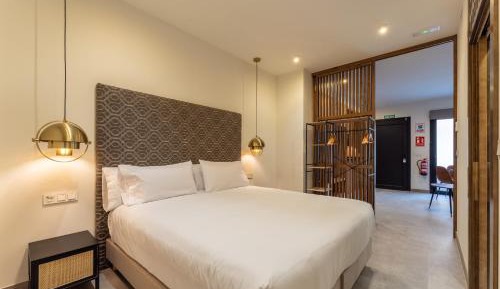 King Studio with Sofa Bed