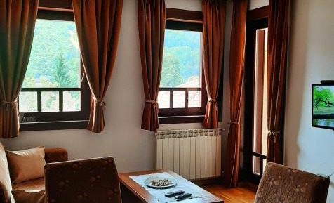 Apartment with Pool View 