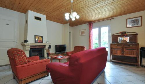 Three-Bedroom Vacation Home 