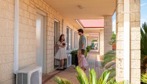 Standard Two Bedroom Apartment - Queen and Two Singles With Courtyard