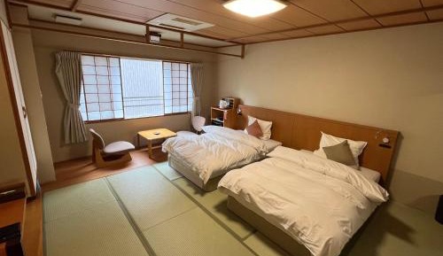 Standard Twin Room with Shared Bathroom