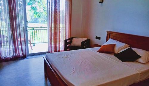 Deluxe Double Room (2 Adults + 1 Child)