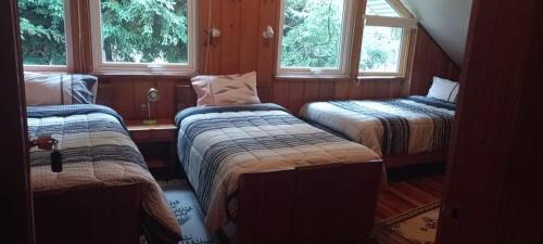 Basic Triple Room with Shared Bathroom