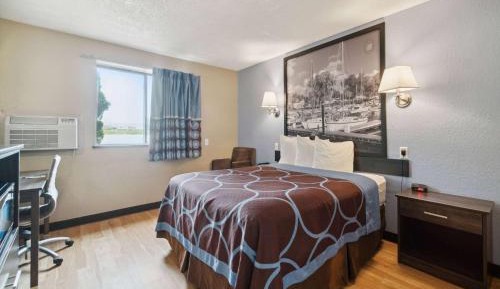 Deluxe Queen Room - Non-Smoking