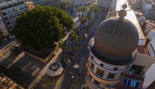One-Bedroom Apartment with Balcony