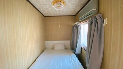 Single Room with Shared Bathroom