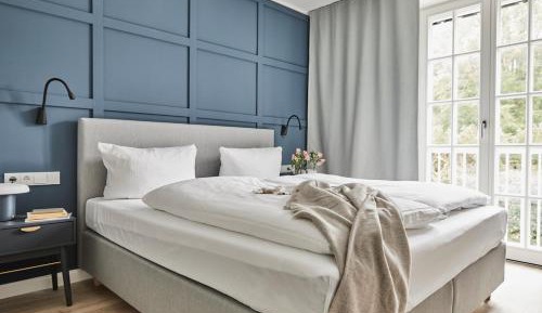 Master Suite mit Dampfbad und Balkon