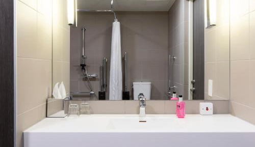 Moxyfied Family Sleeper, Larger Guest room