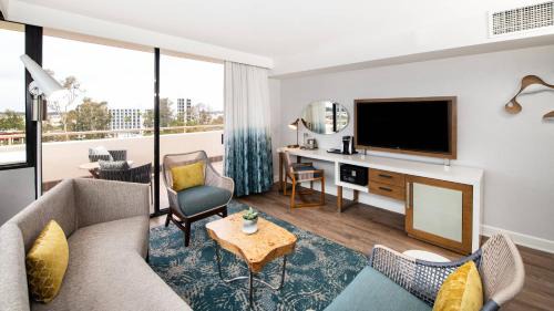 King Junior Suite with Balcony