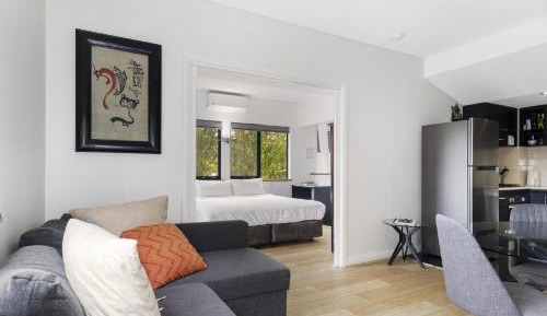 King Studio with Spa Bath and Kitchen/Dining/Living