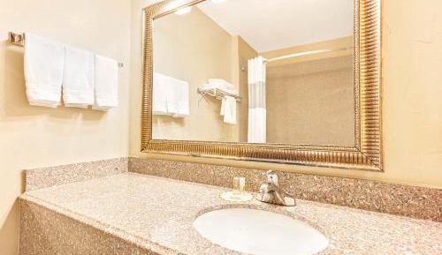 Deluxe Queen Room with Two Queen Beds - Non-Smoking